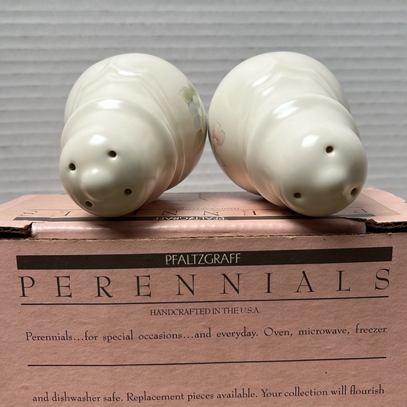 Pfaltzgraff Vintage 1985 Perennials The Tea Rose Collection Salt & Pepper Shaker - Picture 8 of 12